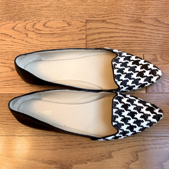 Nine West flat shoes. Leather and fabric. Comfortable tread. Great pattern. - Picture 1 of 7